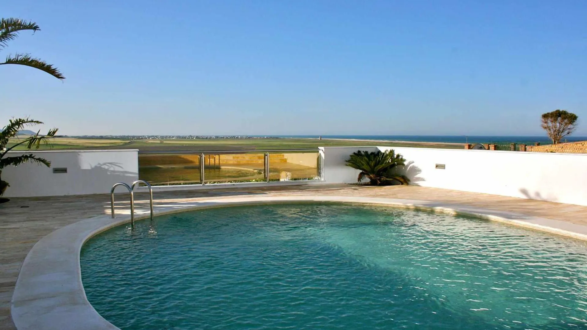 Marina 1 Atico de Lujo independiente Vistas al mar Piscina Conil De La Frontera 0*,  España